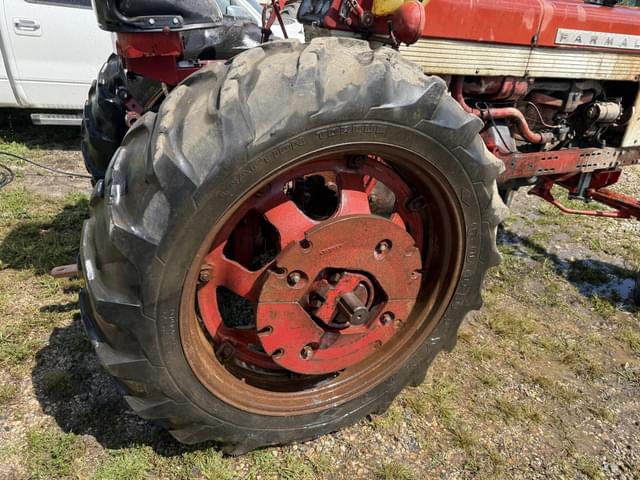 Image of International Harvester 560 equipment image 3