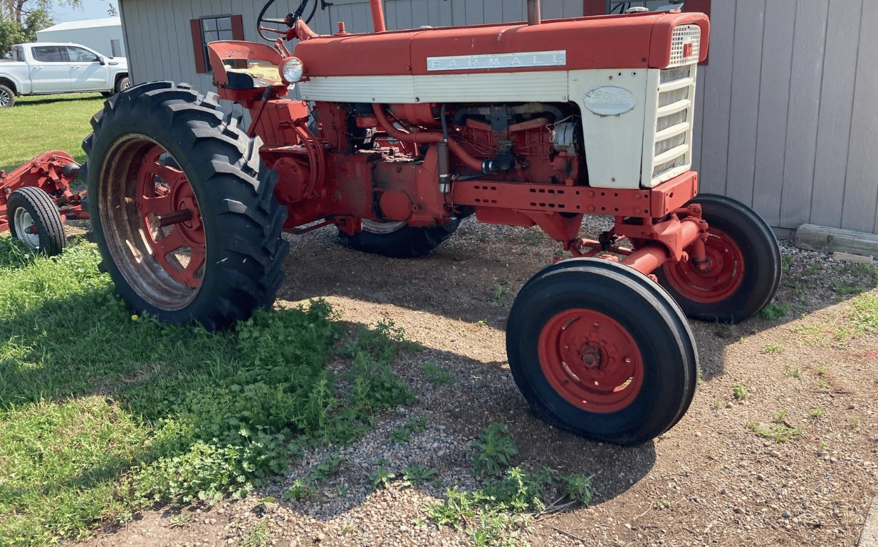 Main image International 560