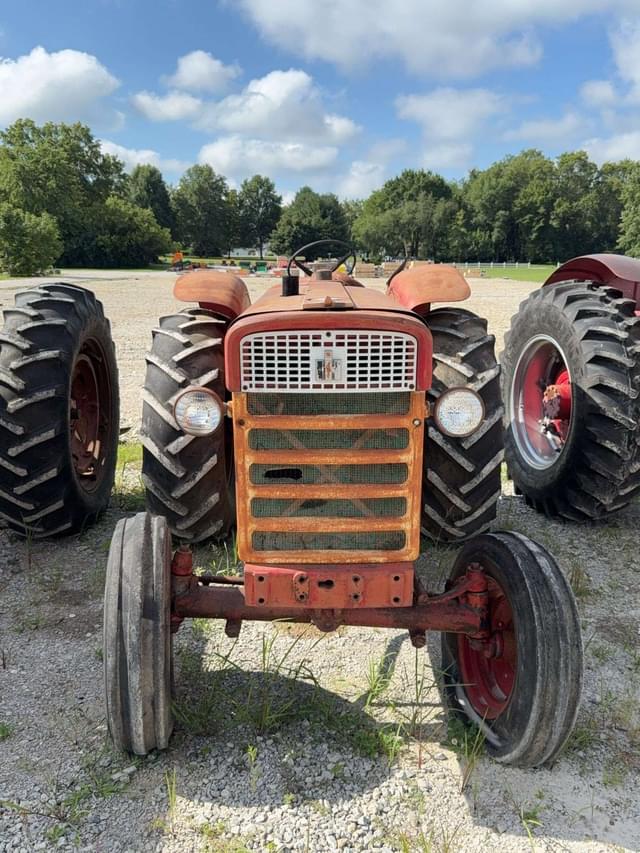 Image of International Harvester 560 equipment image 1