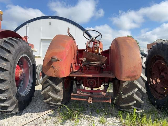 Image of International Harvester 560 equipment image 4