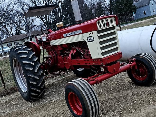 Image of International Harvester 560 equipment image 1