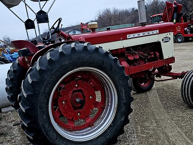 Image of International Harvester 560 equipment image 2