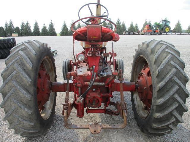 Image of International Harvester 560 equipment image 3