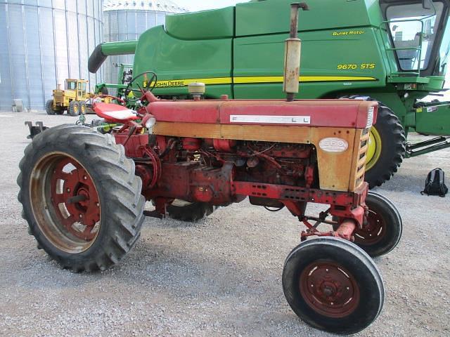 Image of International Harvester 560 equipment image 4