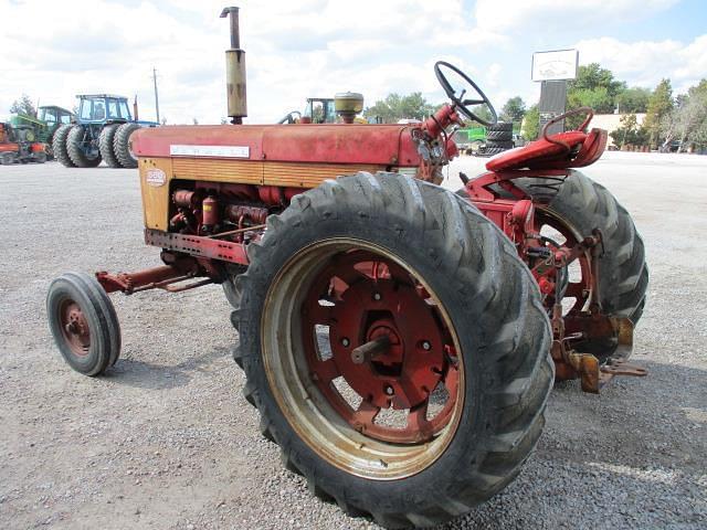 Image of International Harvester 560 equipment image 2