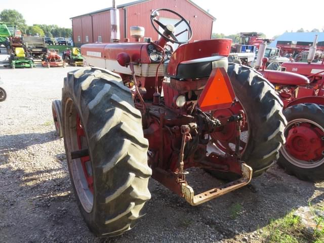 Image of International Harvester 560 equipment image 4