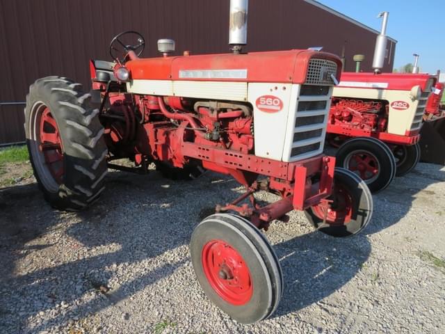 Image of International Harvester 560 equipment image 1
