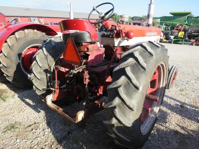 Image of International Harvester 560 equipment image 3