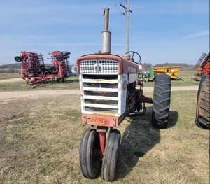 Farmall 560 Image
