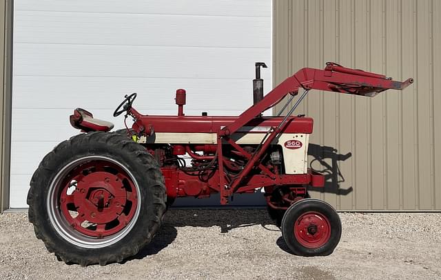 Image of International Harvester 560 equipment image 3