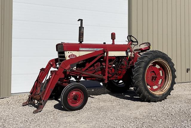 Image of International Harvester 560 equipment image 1