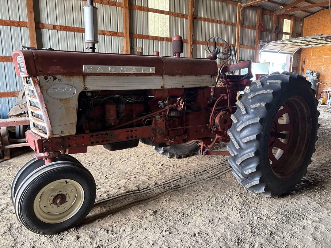 Image of Farmall 560 Primary image