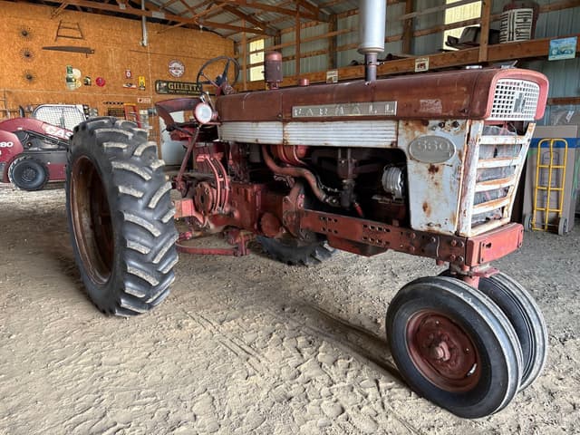 Image of Farmall 560 equipment image 2