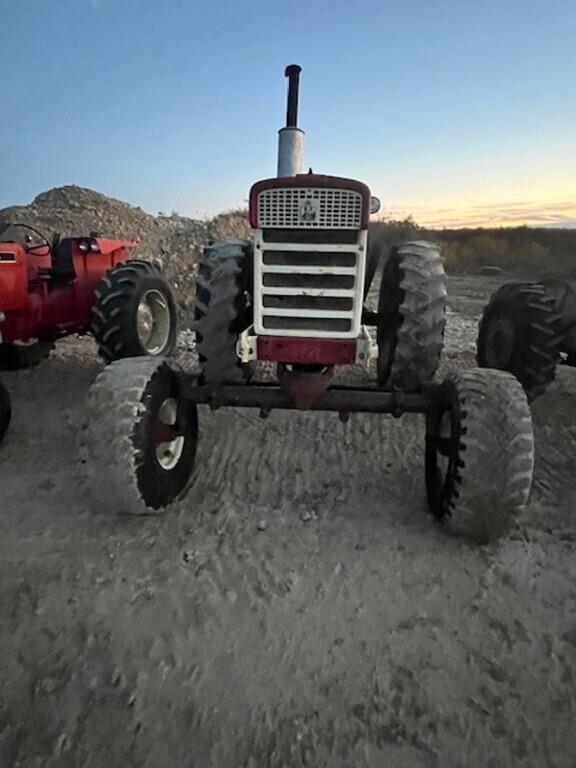 Image of International Harvester 560 Image 0