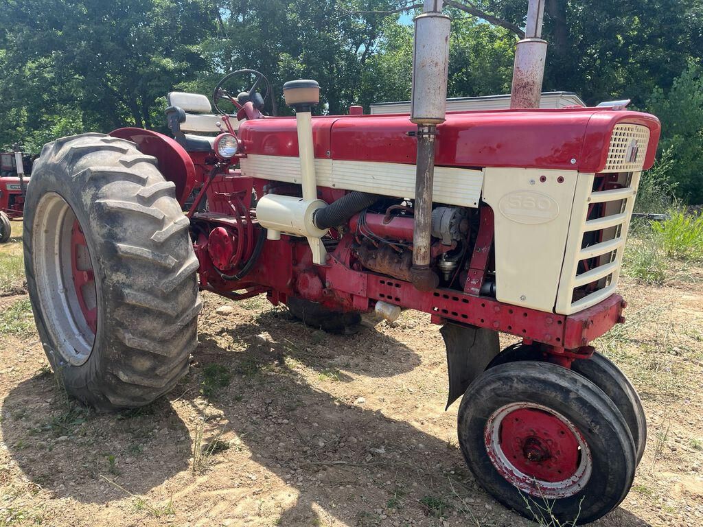 Main image International Harvester 560