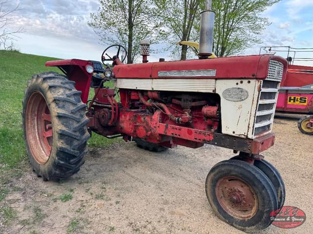 Image of International Harvester 560 equipment image 1