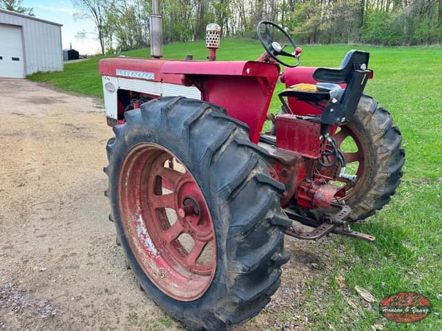 Image of International Harvester 560 equipment image 2