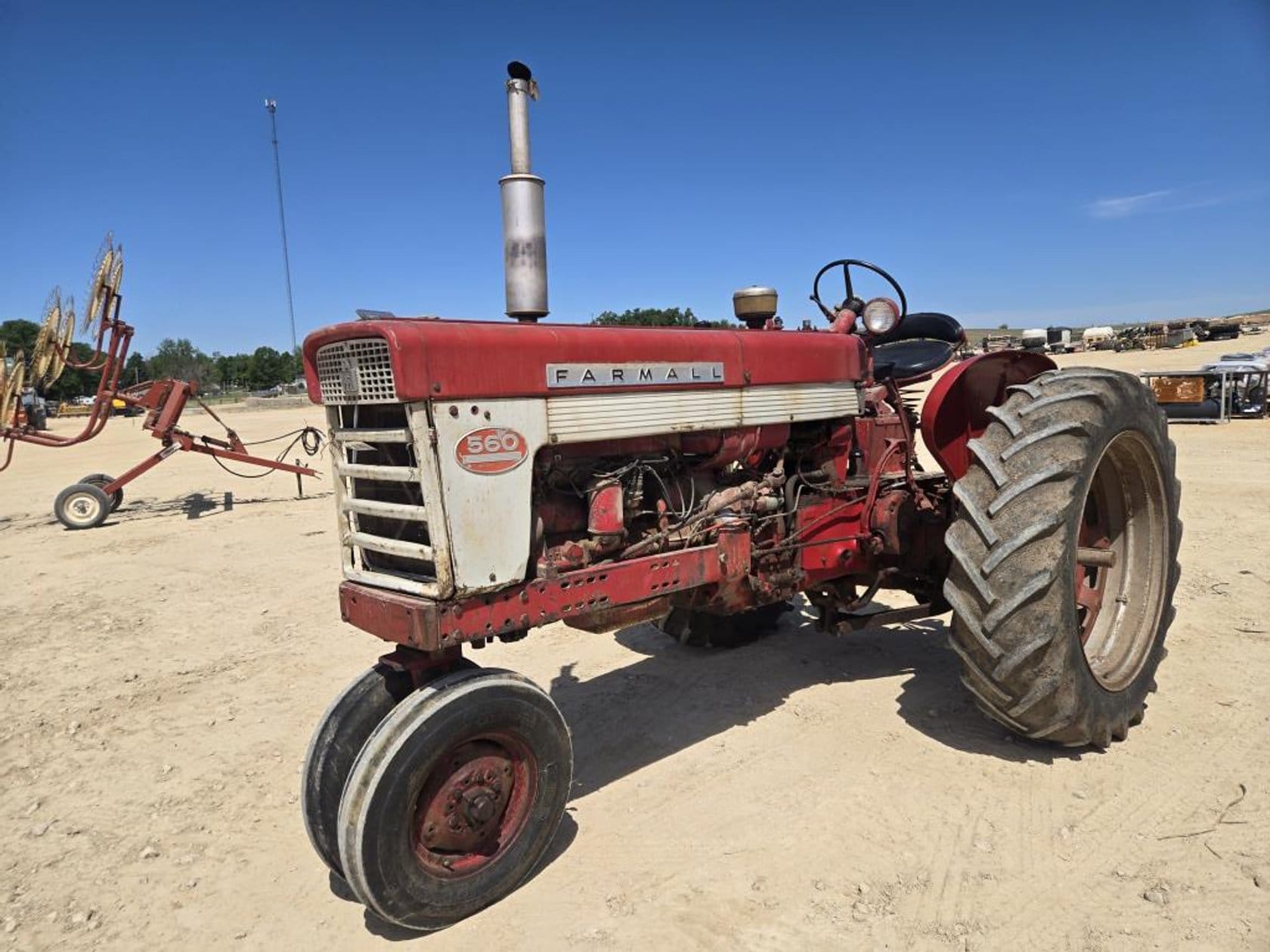 Farmall 560  Equipment Image0