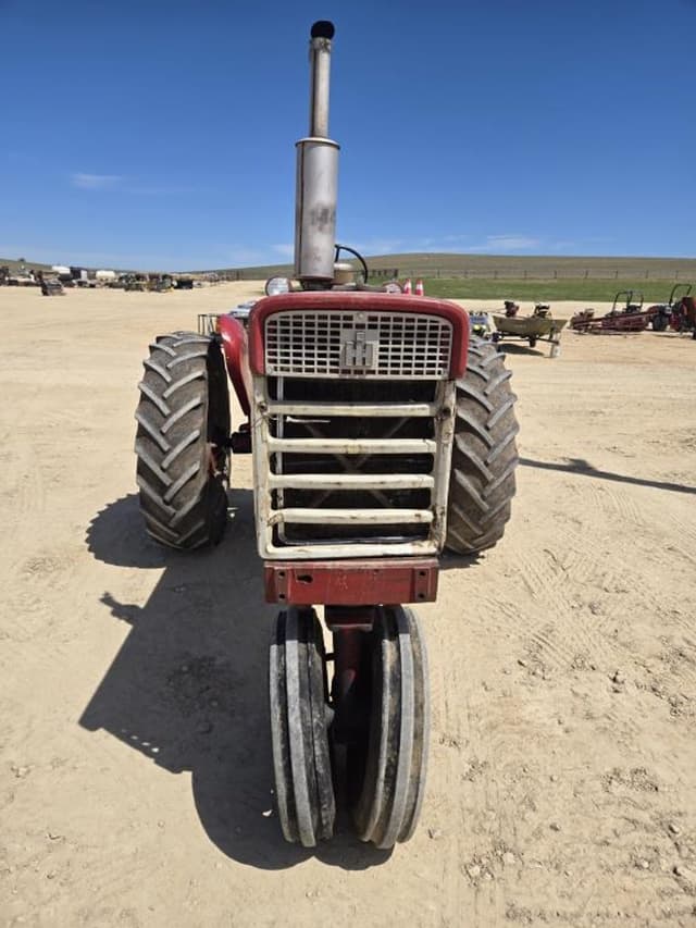 Image of Farmall 560  equipment image 1