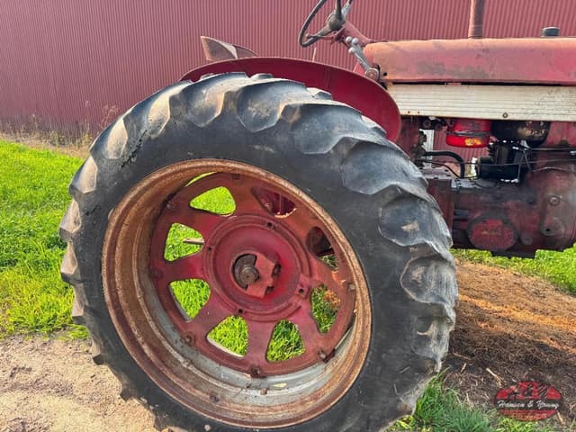 Image of International Harvester 560 equipment image 2
