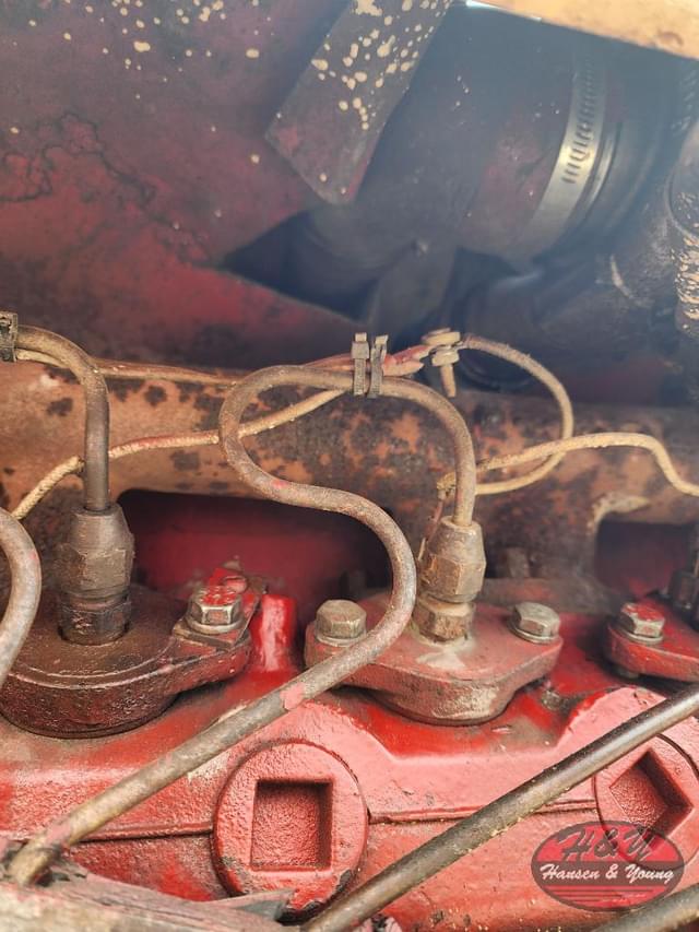 Image of International Harvester 560 equipment image 2