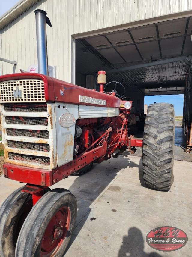 Image of International Harvester 560 equipment image 1