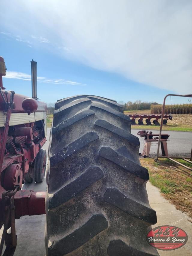 Image of International Harvester 560 equipment image 3
