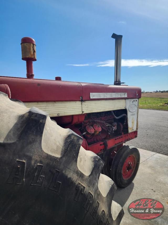 Image of International Harvester 560 equipment image 4
