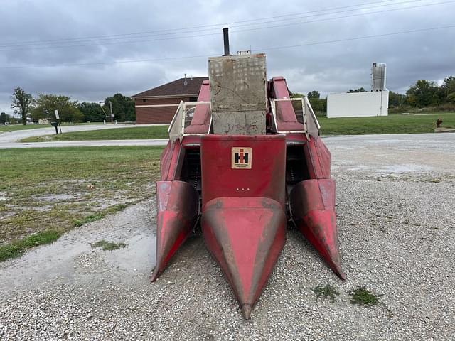 Image of International Harvester 560 equipment image 2