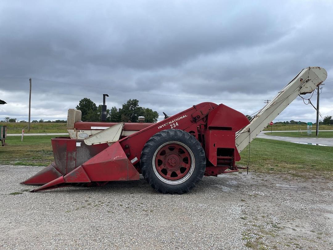 Image of International Harvester 560 Primary image