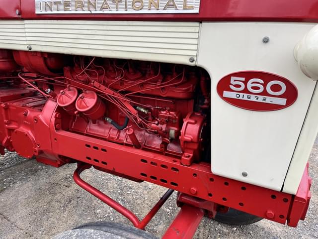 Image of International Harvester 560 equipment image 2