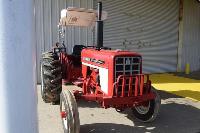 Image of International Harvester 574 equipment image 3