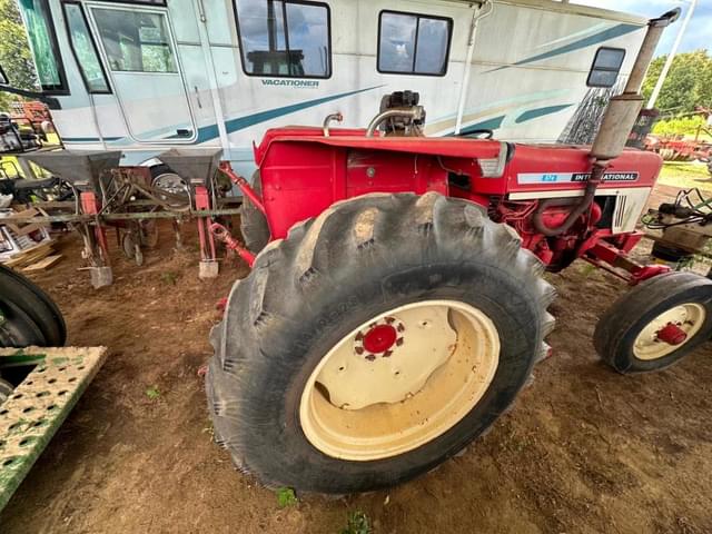 Image of International Harvester 574 equipment image 3
