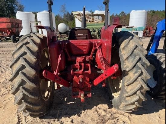 Image of International Harvester 574 equipment image 4
