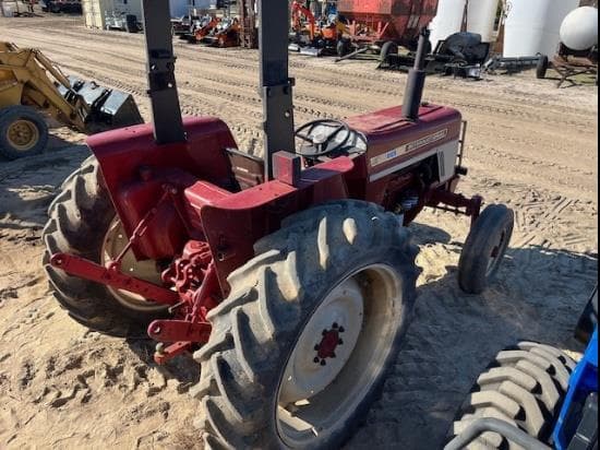 Image of International Harvester 574 equipment image 3