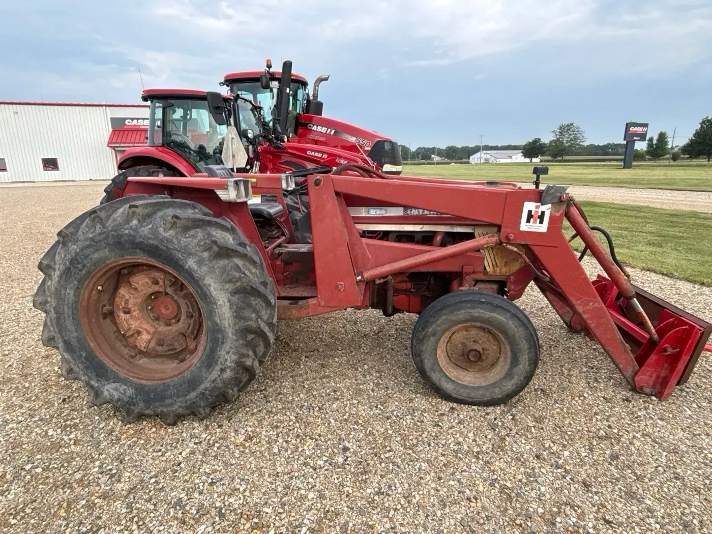 International Harvester 574 Equipment Image0