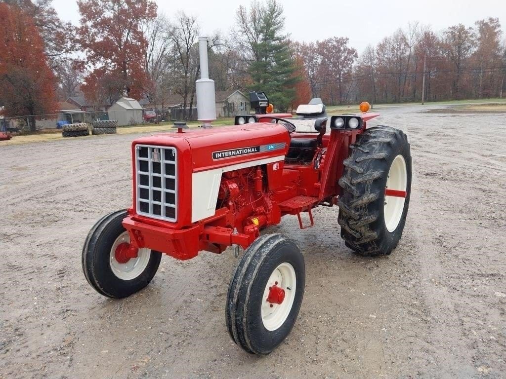 International Harvester 574 Equipment Image0