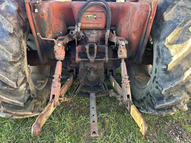 Image of International Harvester 574 equipment image 4