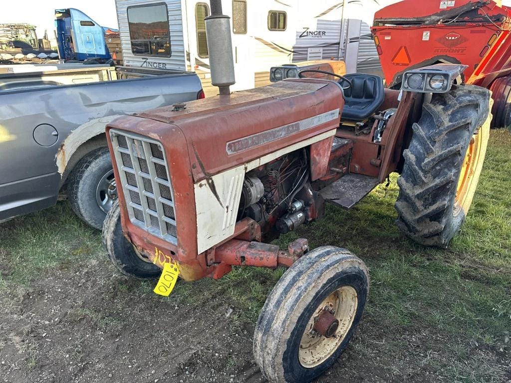 International Harvester 574 Equipment Image0