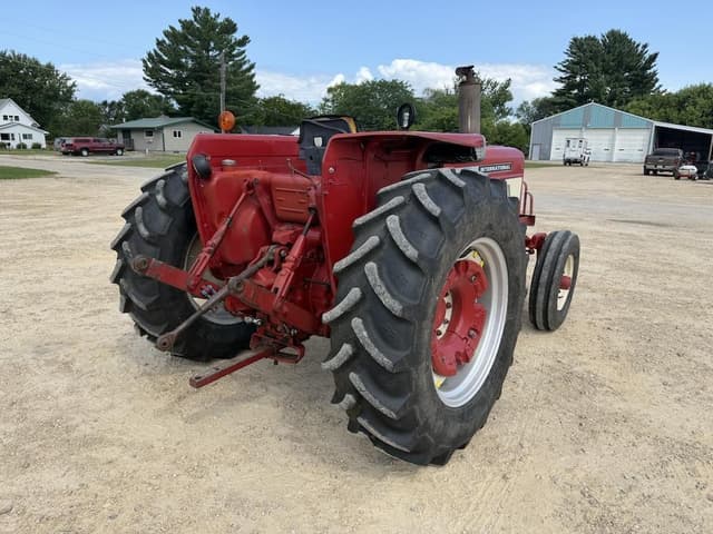 Image of International Harvester 574 equipment image 3