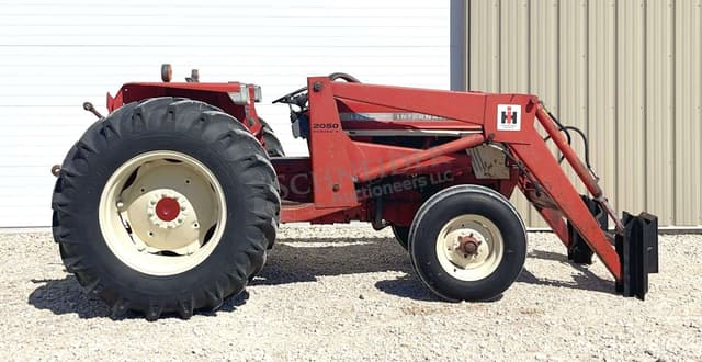 Image of International Harvester 574 equipment image 3