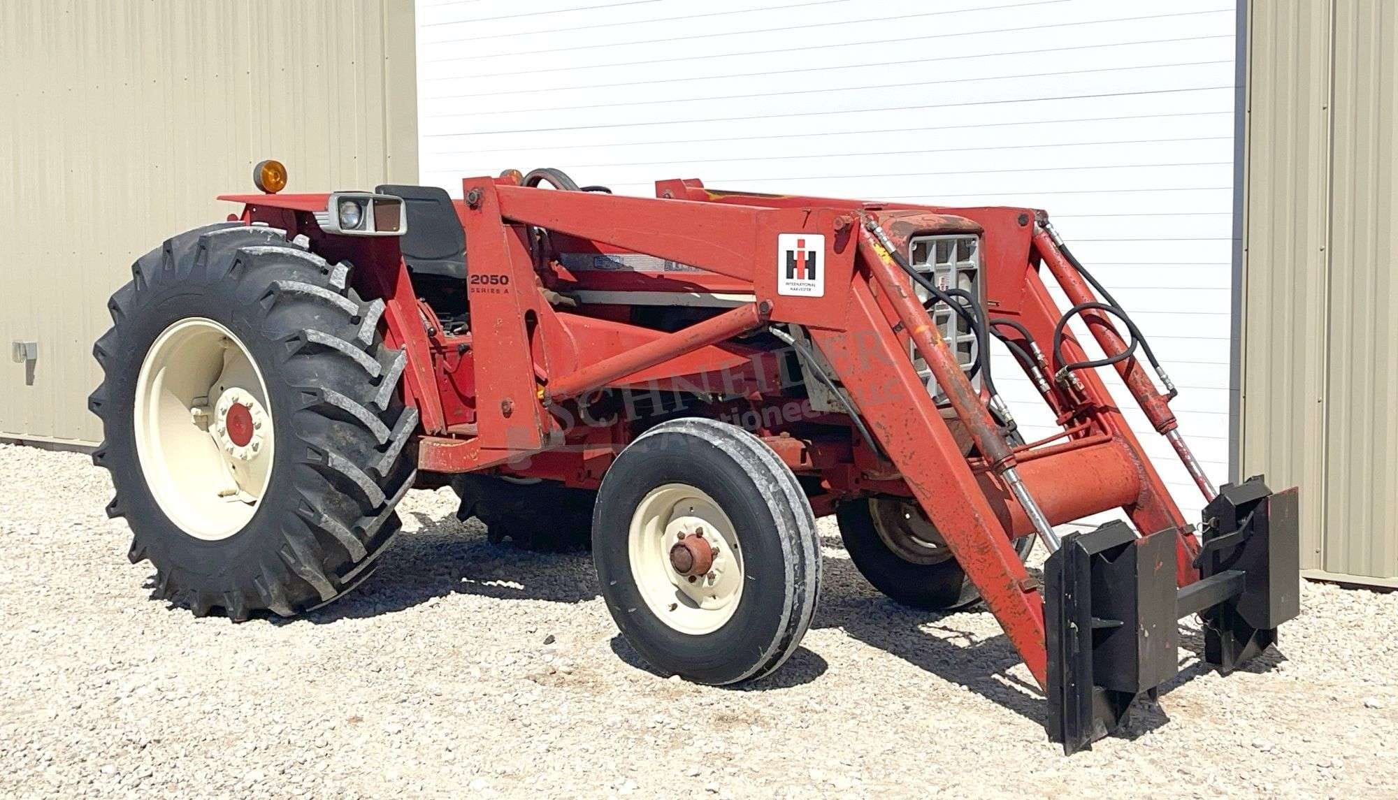 International Harvester 574 Equipment Image0