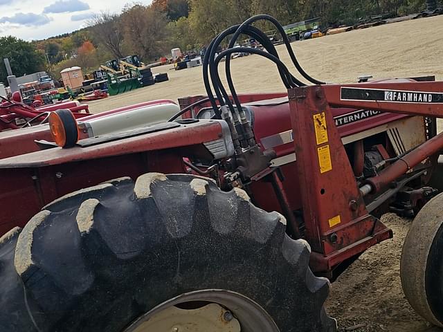 Image of International Harvester 574 equipment image 2