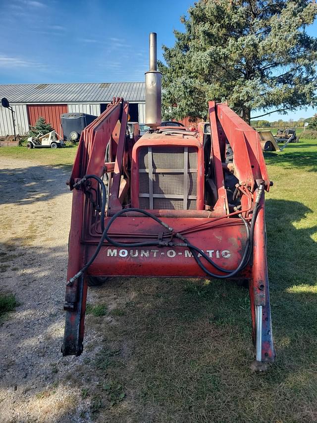 Image of International Harvester 574 equipment image 2