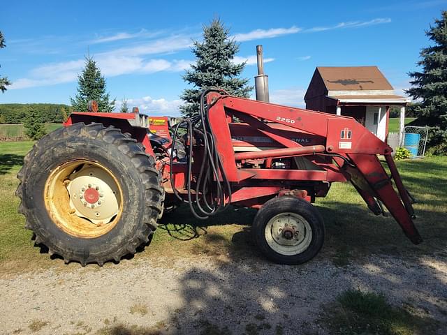 Image of International Harvester 574 equipment image 3