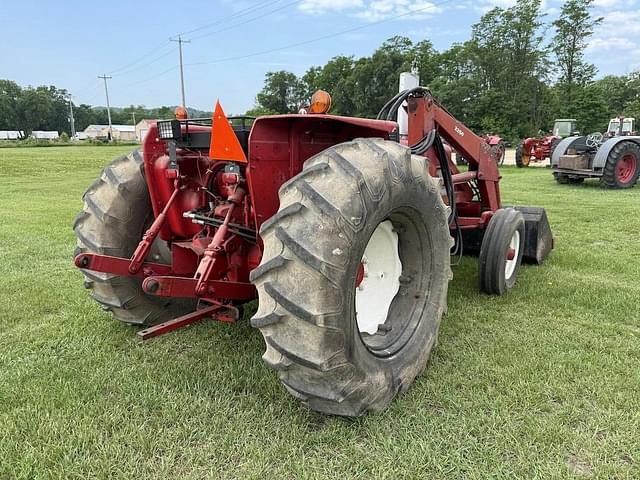 Image of International Harvester 574 equipment image 3