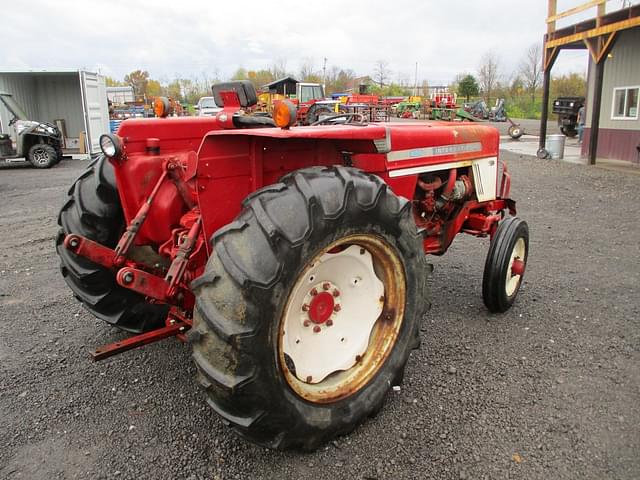 Image of International Harvester 574 equipment image 4