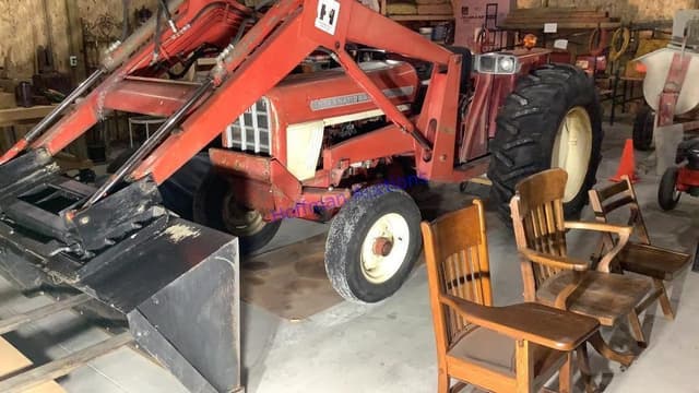 Image of International Harvester 574 equipment image 2