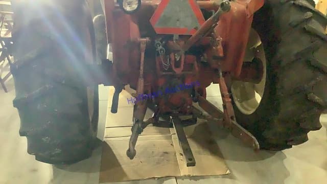 Image of International Harvester 574 equipment image 4