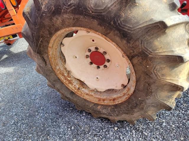 Image of International Harvester 574 equipment image 4